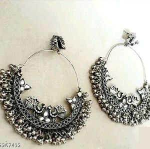 Stylish design earrings
